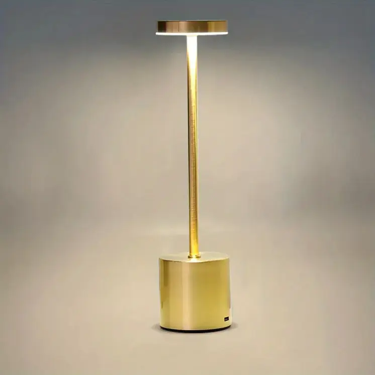 Lampe Aura — silhouette minimale en laiton brossé, LED rechargeable