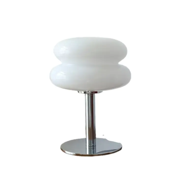 Lampe Macaron — verre soufflé aux courbes généreuses sur pied chromé